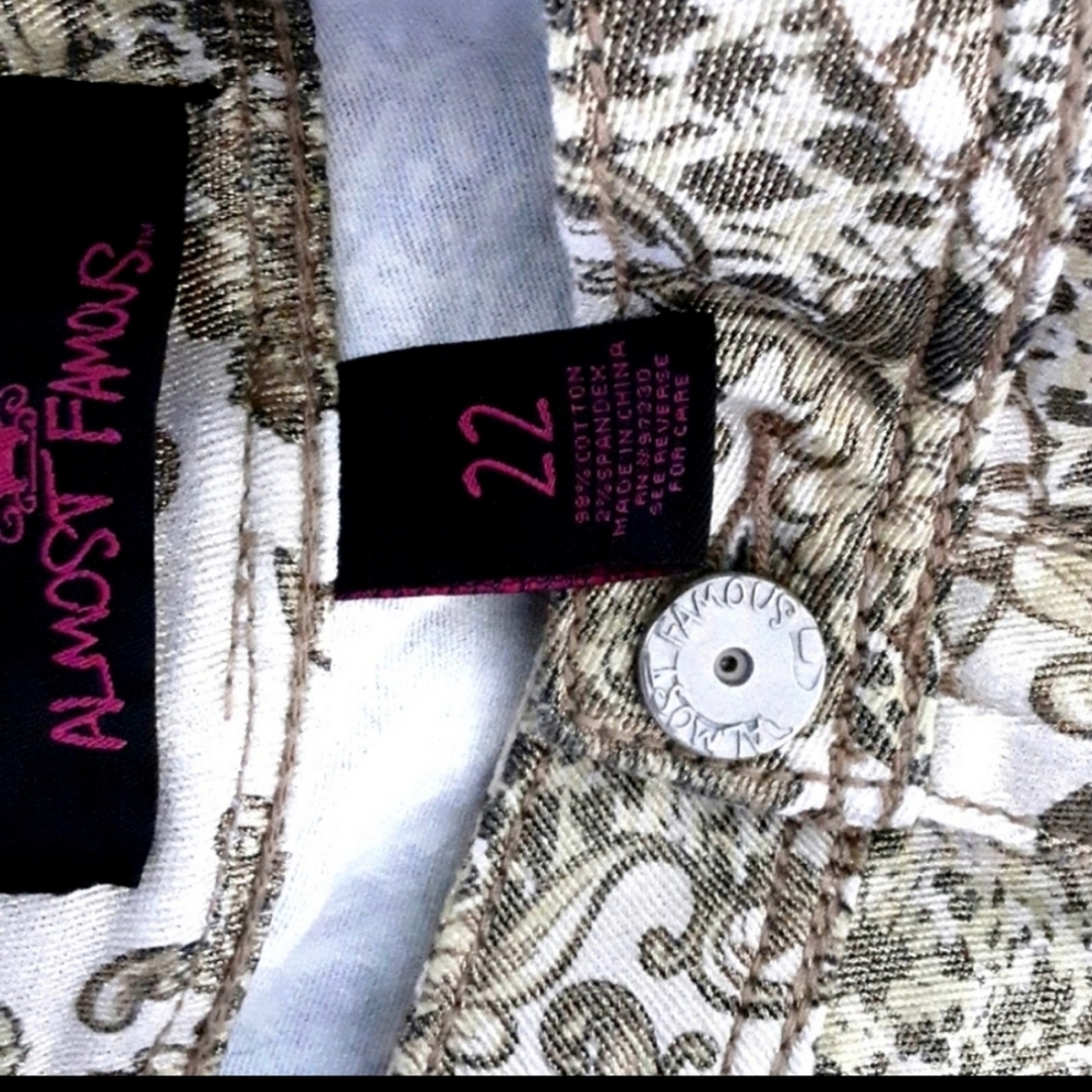 Almost Famous Jeans Size 22 Skinny Leg Fit NWOT - Picture 13 of 14